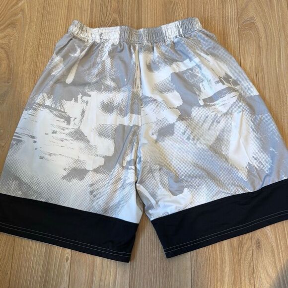 Under armour boys gray and white swim trunks size small - Picture 8 of 8